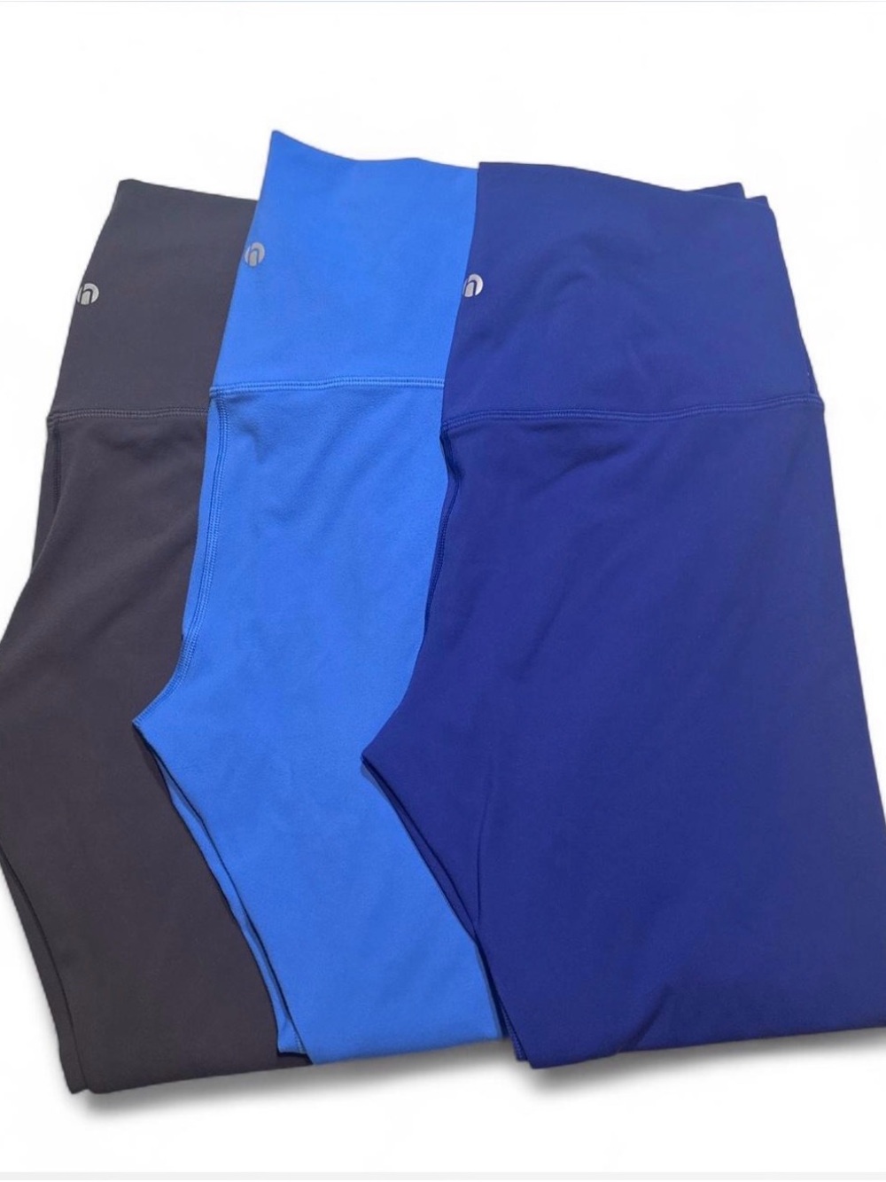 HeyNuts 3 legging Bundle Sz Med
Charcoal, Lt Blue, Dark Blue GUC